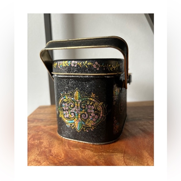 Vintage Singer Sewing Tin – Retro Floral Craft Storage Box for Notions or Decor - Picture 3 of 6